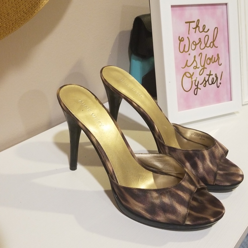 Leopard mules
